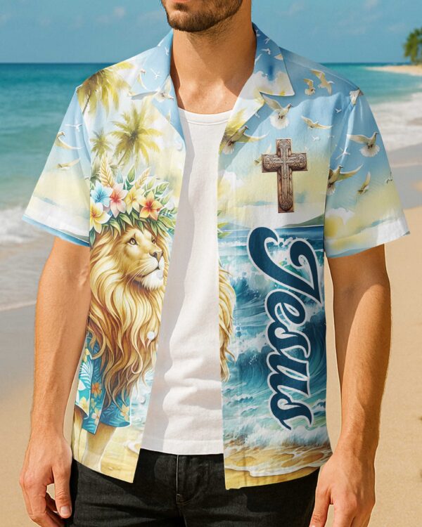 Be Strong and Courageous Jesus Lion Hawaiian Shirt - Image 2