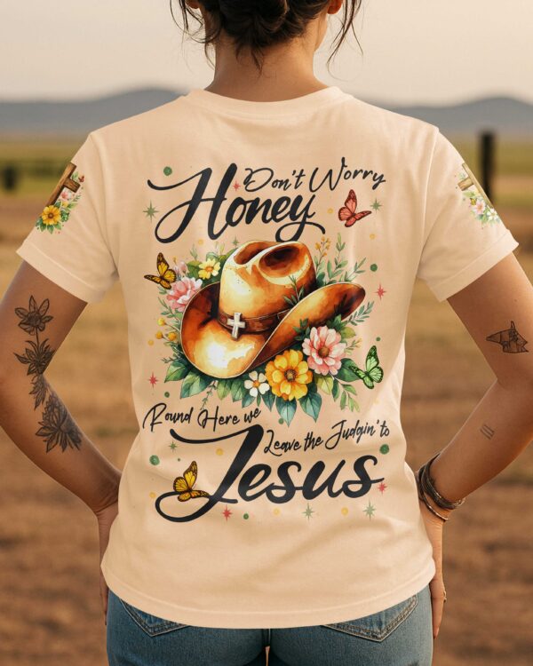 Don't Worry Honey T-Shirt - Image 11