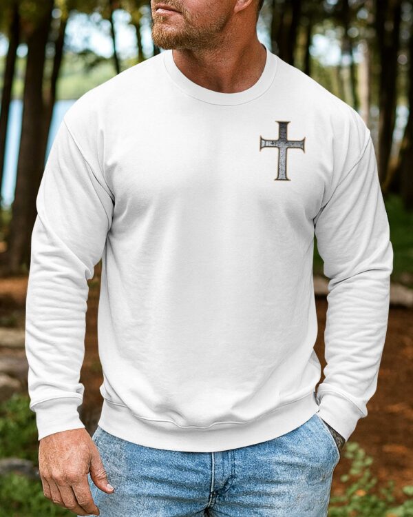 While The World Crowns Kings Shirt - Image 2