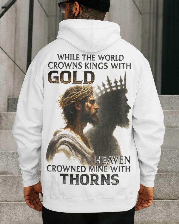 While The World Crowns Kings Shirt - Image 6