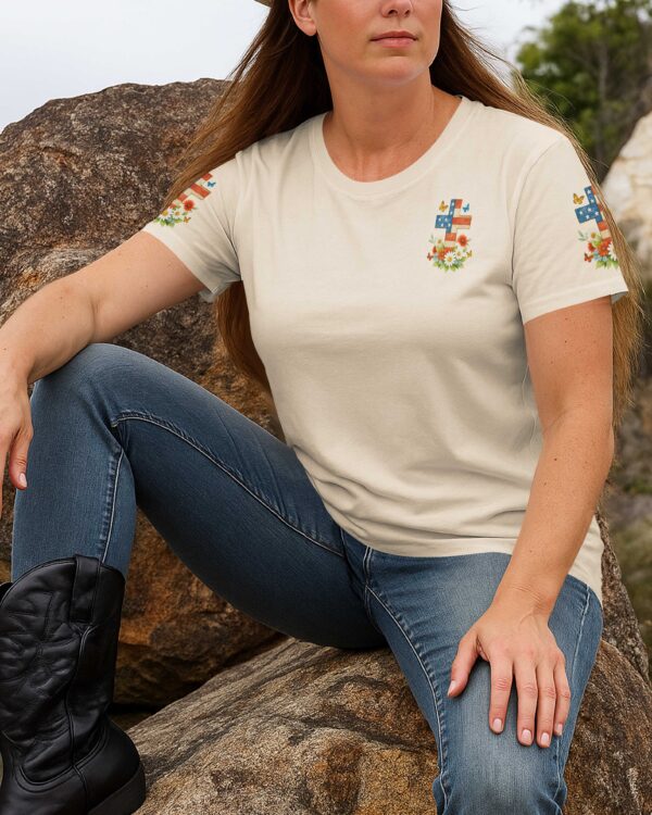 Don't Worry Honey T-Shirt - Image 12